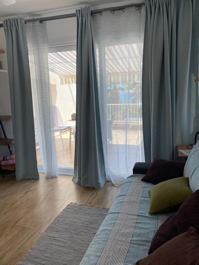 Coral Bay Modern Renovated Apartment By The Sea بافوس المظهر الخارجي الصورة
