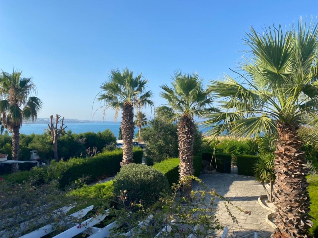 Coral Bay Modern Renovated Apartment By The Sea بافوس المظهر الخارجي الصورة