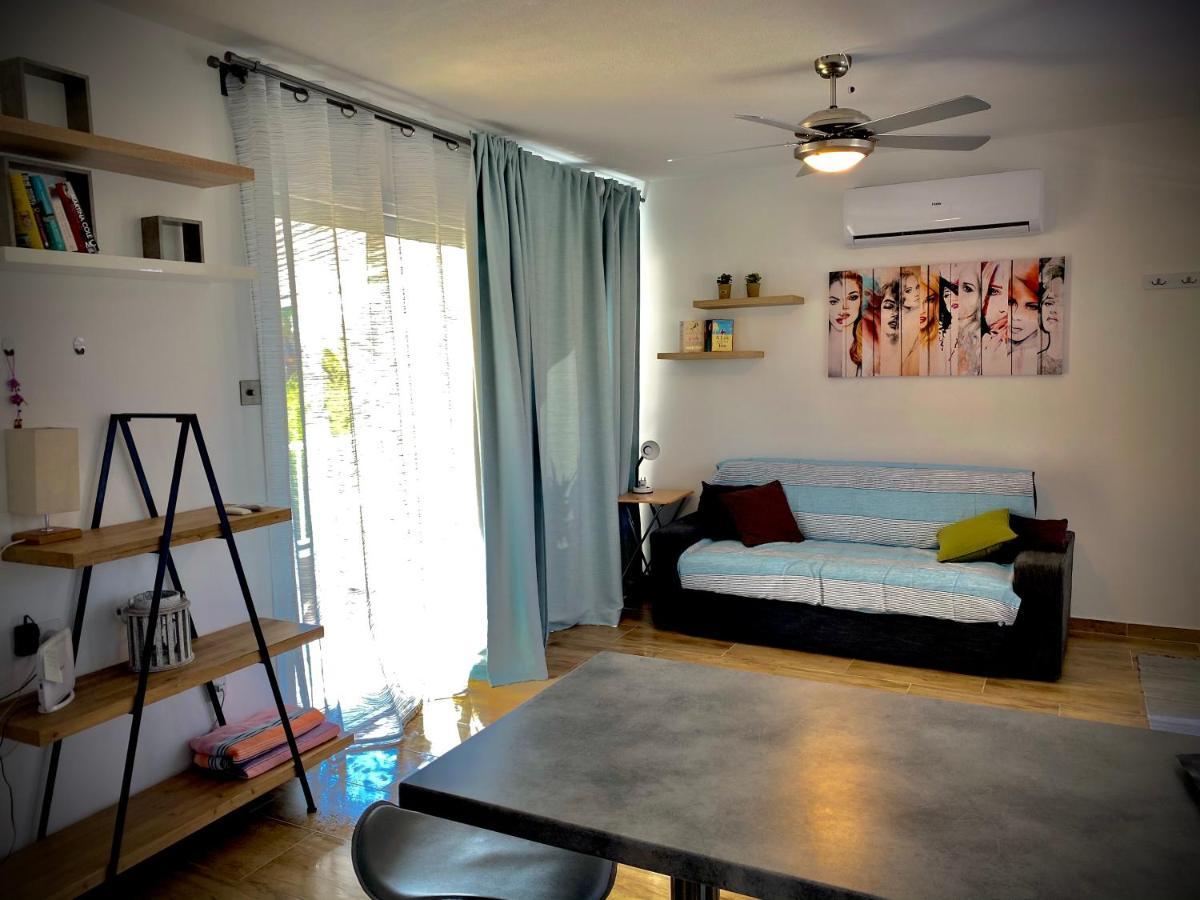 Coral Bay Modern Renovated Apartment By The Sea بافوس المظهر الخارجي الصورة