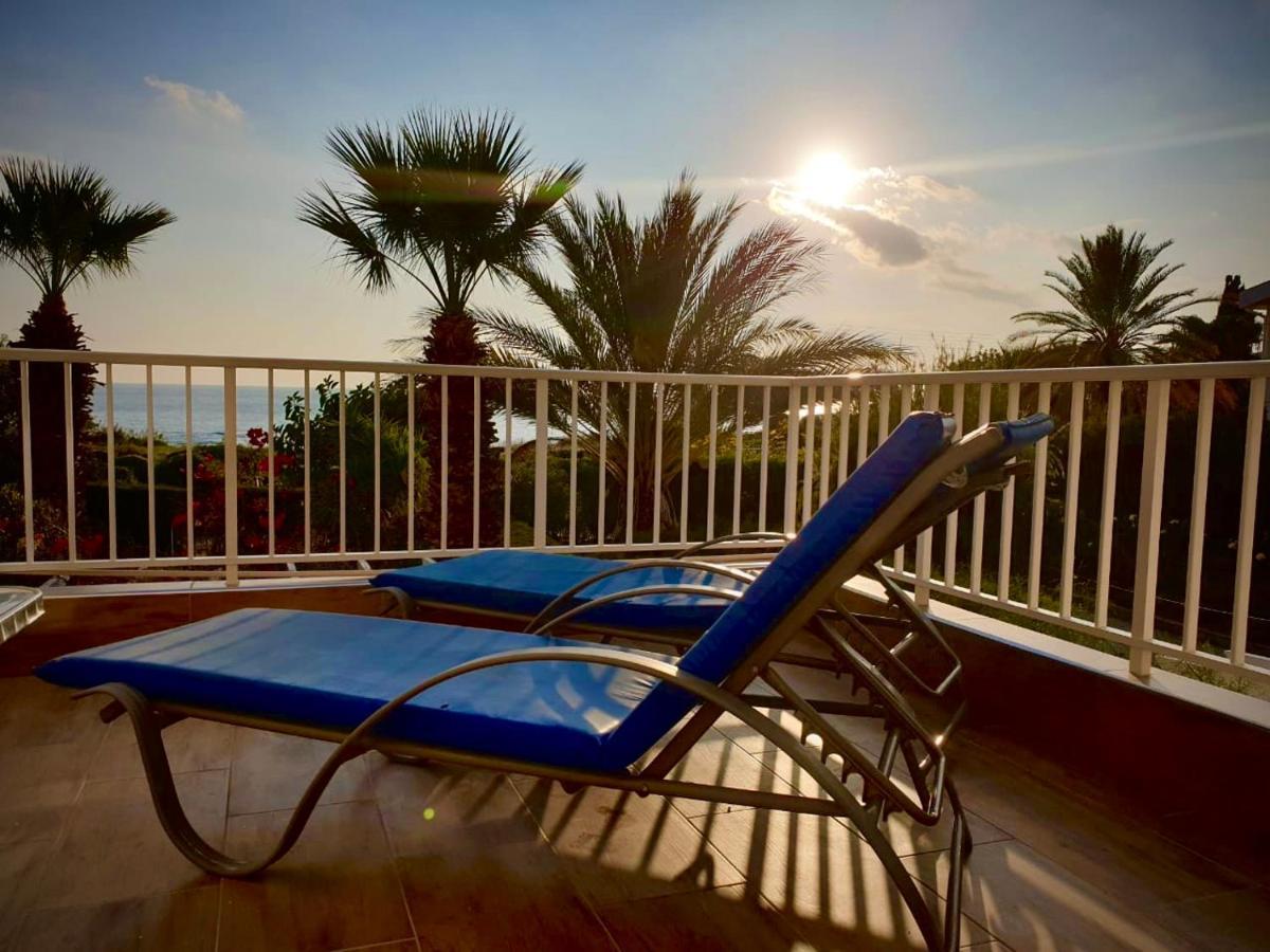 Coral Bay Modern Renovated Apartment By The Sea بافوس المظهر الخارجي الصورة