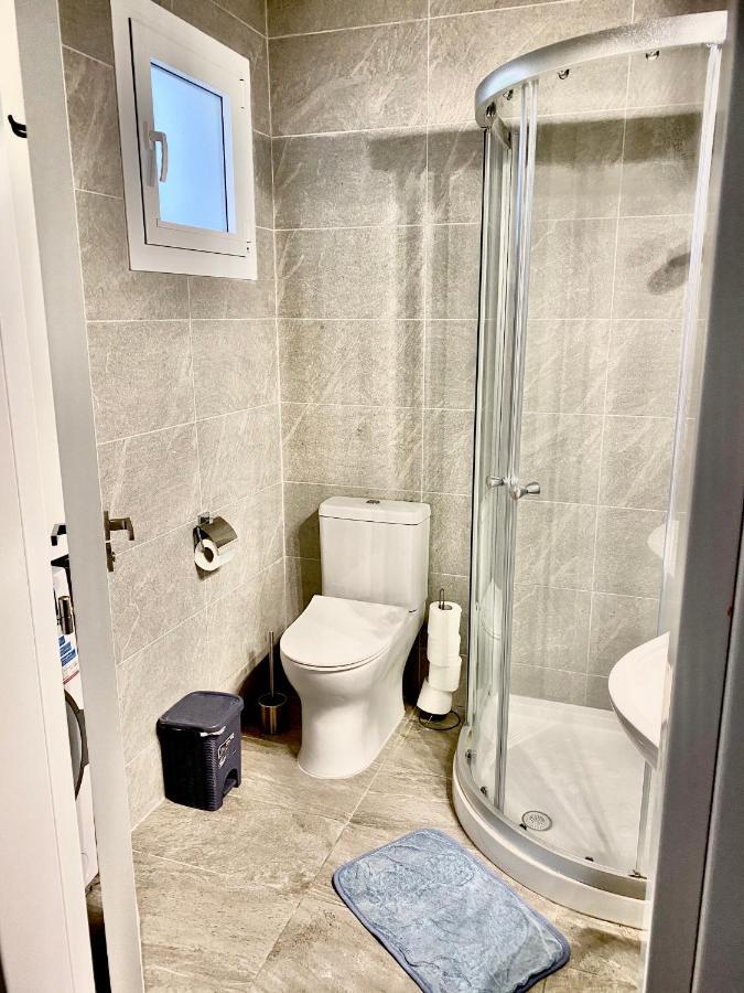 Coral Bay Modern Renovated Apartment By The Sea بافوس المظهر الخارجي الصورة