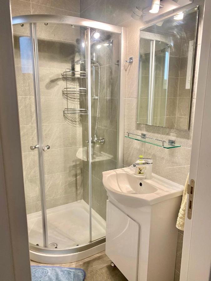 Coral Bay Modern Renovated Apartment By The Sea بافوس المظهر الخارجي الصورة