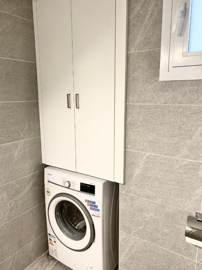 Coral Bay Modern Renovated Apartment By The Sea بافوس المظهر الخارجي الصورة