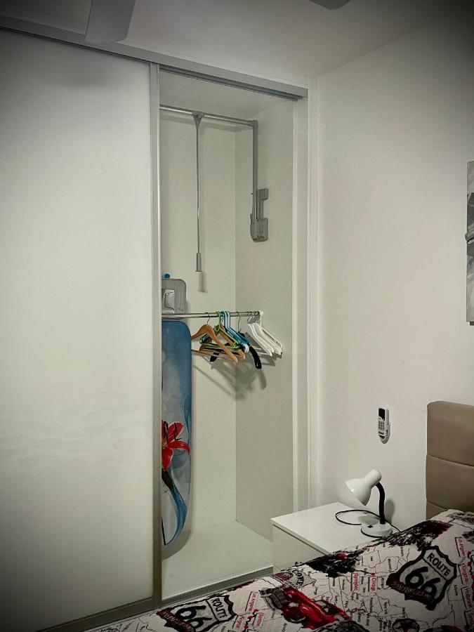 Coral Bay Modern Renovated Apartment By The Sea بافوس المظهر الخارجي الصورة