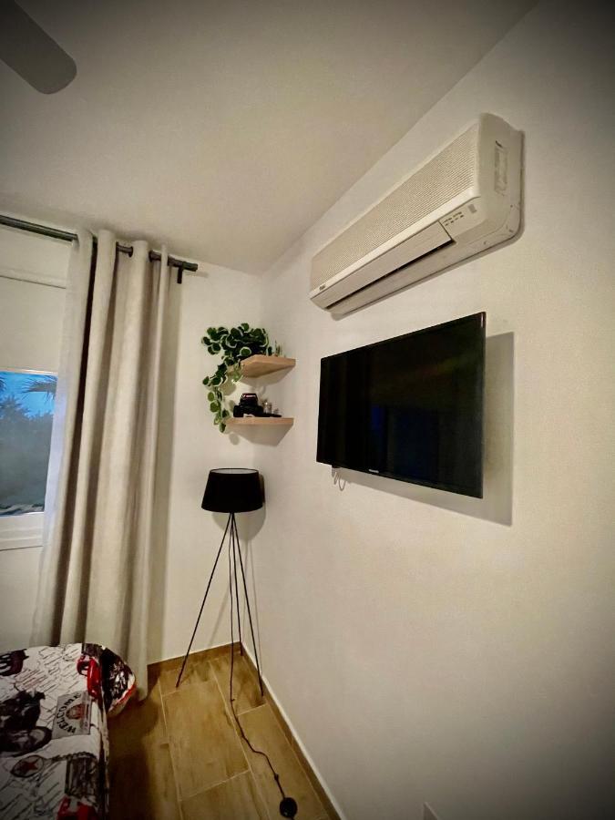 Coral Bay Modern Renovated Apartment By The Sea بافوس المظهر الخارجي الصورة