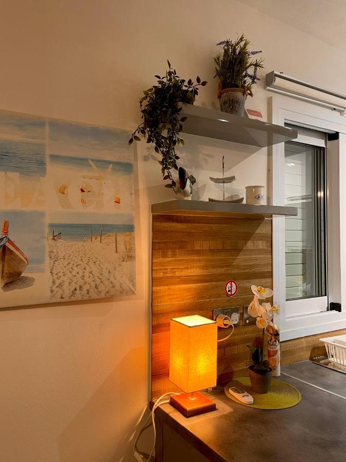 Coral Bay Modern Renovated Apartment By The Sea بافوس المظهر الخارجي الصورة